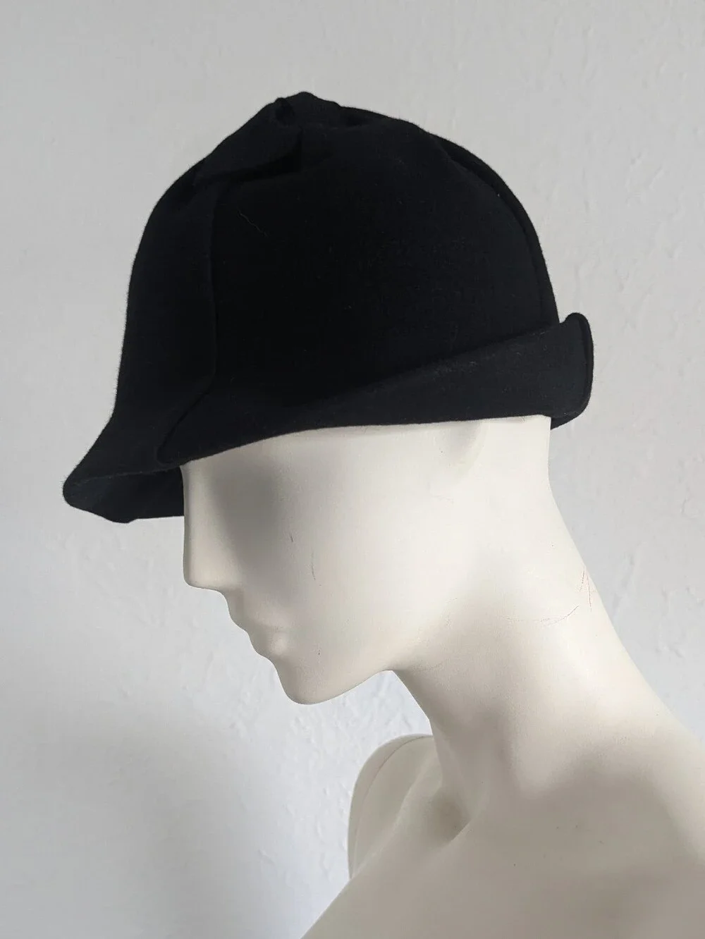 Vintage Higbees Dolly Madison Avant Garde Gathered Wool Riding Cloche Helmet Hat - Picture 2 of 6